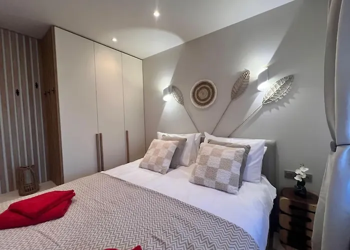 Cozy Design 1 Bedroom Apartment *